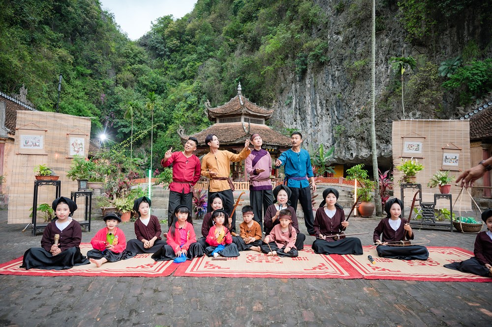 Mini concert hát xẩm đầy cảm xúc giữa làng cổ - ảnh 3