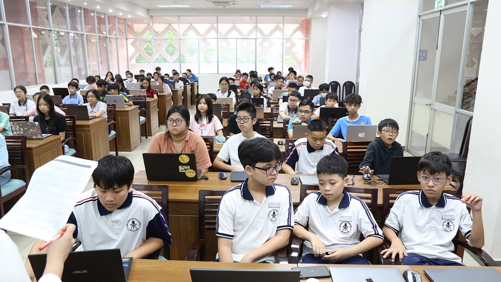 TP.HCM khai giảng lớp bồi dưỡng AI cho học sinh đạt giải thưởng - ảnh 2
