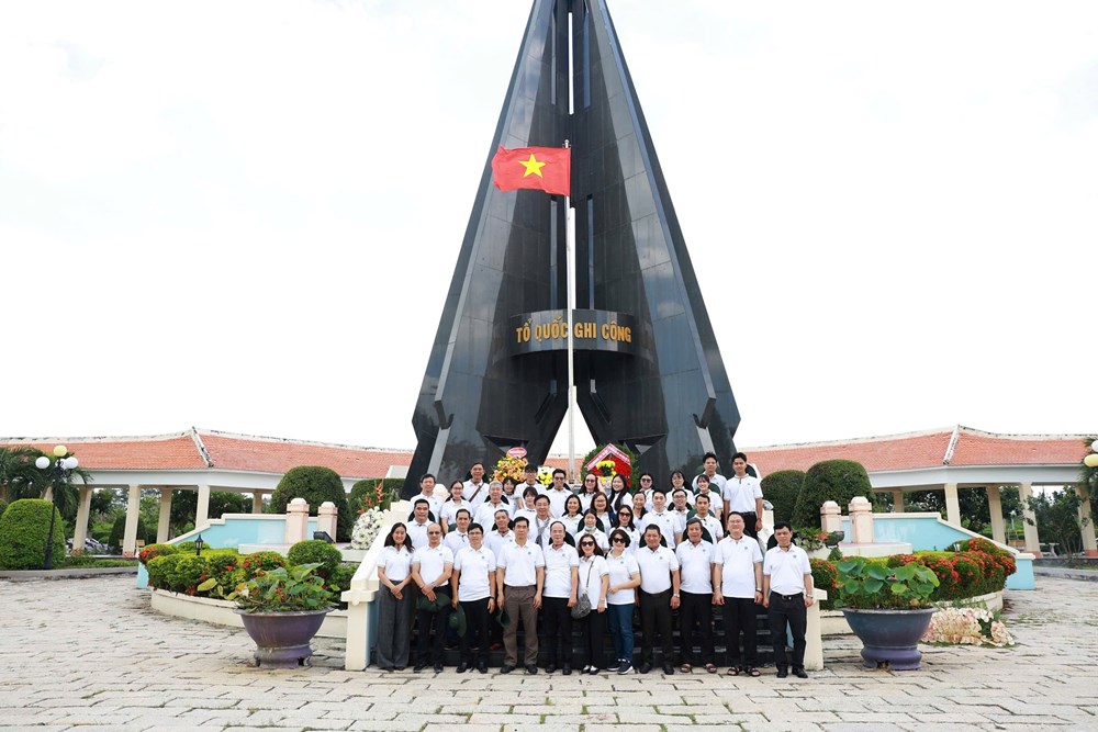 Vun đắp truyền thống “Uống nước nhớ nguồn” trong sinh viên - ảnh 1