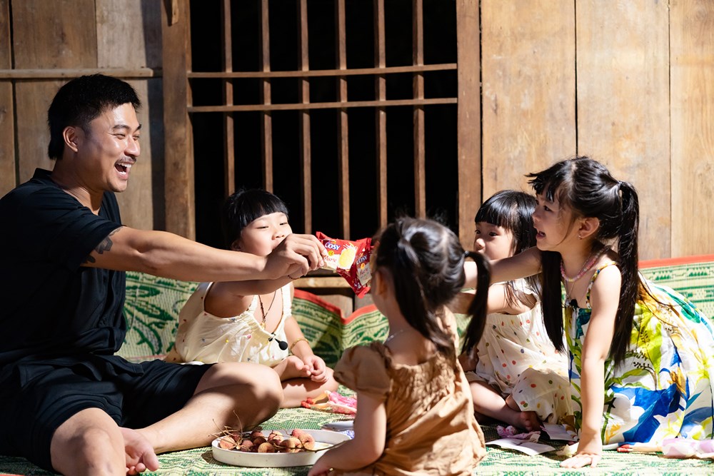 Màn đổi vai đầy thử thách giữa hai ông bố - ảnh 2