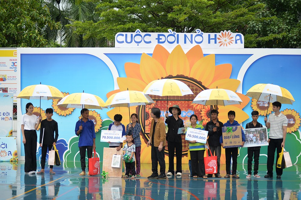Hoa hậu Thanh Thủy tài trợ tiền học cho trẻ em nghèo - ảnh 4