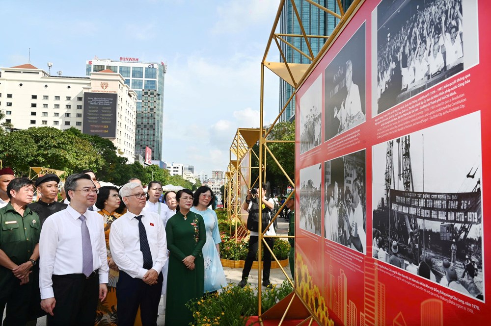 Khai mạc triển lãm ảnh “Vinh quang 80 năm Quốc hội Việt Nam”  - ảnh 3