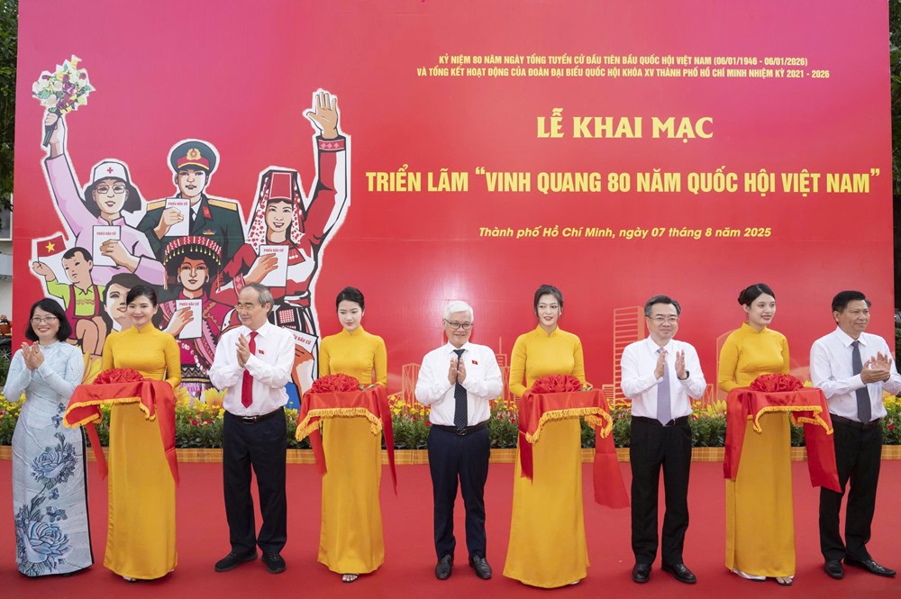 Khai mạc triển lãm ảnh “Vinh quang 80 năm Quốc hội Việt Nam”  - ảnh 1