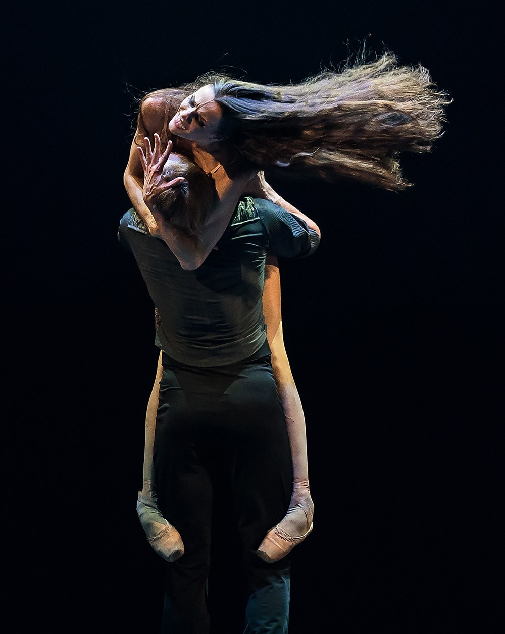 Đoàn ballet danh tiếng thế giới Eifman Ballet lần đầu tiên biểu diễn tại Việt Nam - ảnh 3