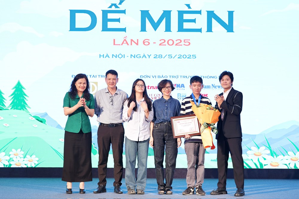 Họa sĩ nhí Phạm Hải Nguyên ra mắt triển lãm tranh sau Giải Khát vọng Dế Mèn 2025 - ảnh 1
