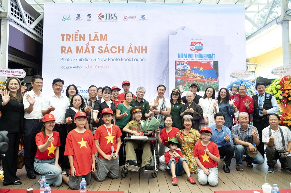 Ra mắt sách ảnh và khai mạc triển lãm “50 năm niềm vui thống nhất” - ảnh 1