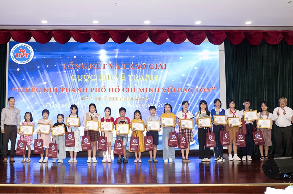 Trao giải cuộc thi vẽ tranh “Thiếu nhi TP.HCM với Bác Tôn” lần thứ XIX - ảnh 4