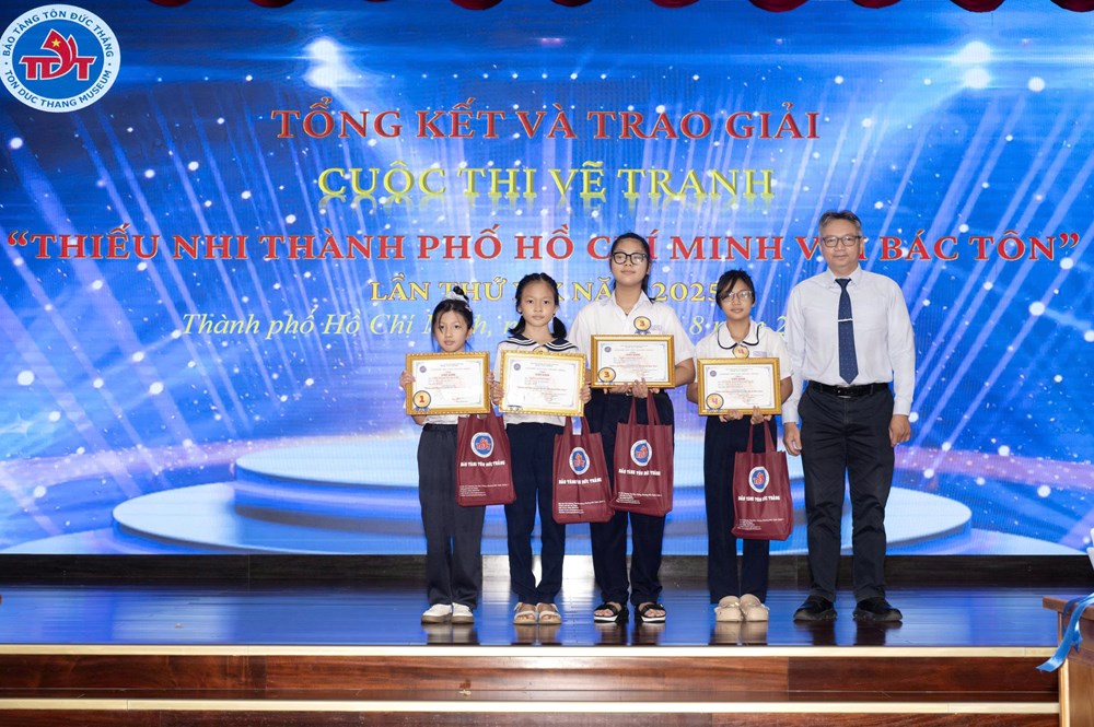 Trao giải cuộc thi vẽ tranh “Thiếu nhi TP.HCM với Bác Tôn” lần thứ XIX - ảnh 2