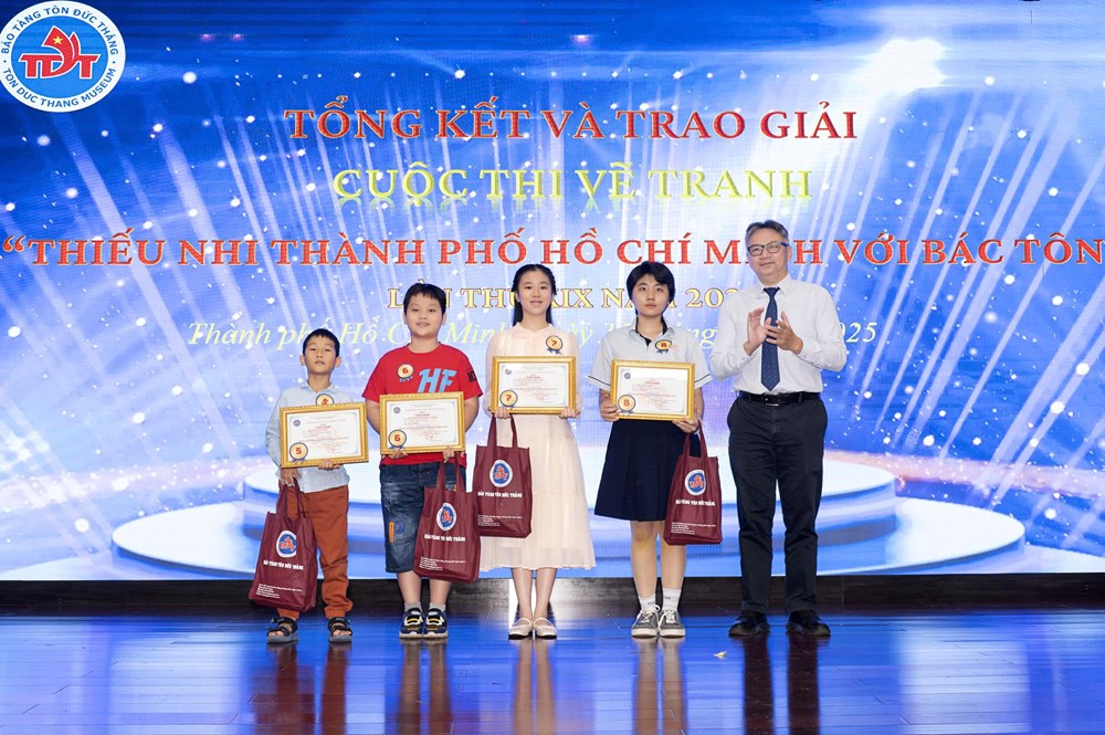 Trao giải cuộc thi vẽ tranh “Thiếu nhi TP.HCM với Bác Tôn” lần thứ XIX - ảnh 3