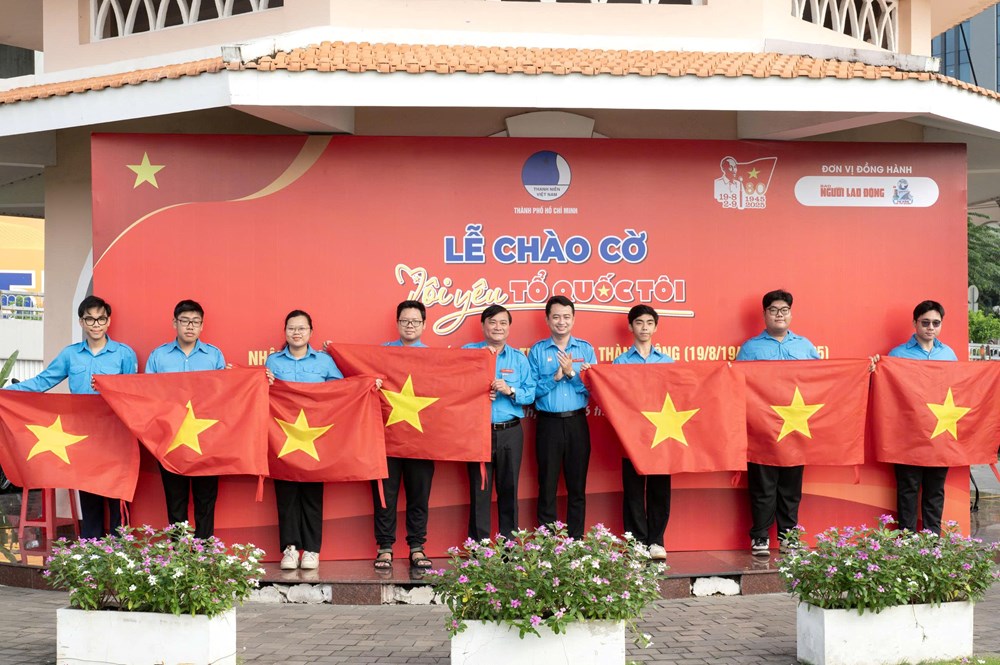TP.HCM phát động Hành trình 'Tôi yêu Tổ quốc tôi' năm 2025 - ảnh 3