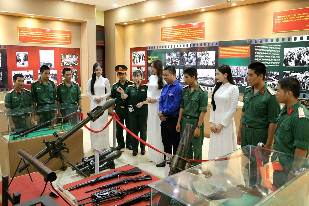 Khai mạc triển lãm chuyên đề 'Cách mạng Tháng Tám - Mốc son lịch sử' - ảnh 4