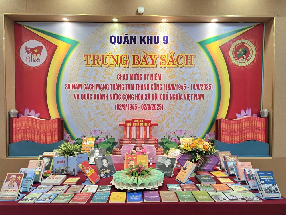 Khai mạc triển lãm chuyên đề 'Cách mạng Tháng Tám - Mốc son lịch sử' - ảnh 8