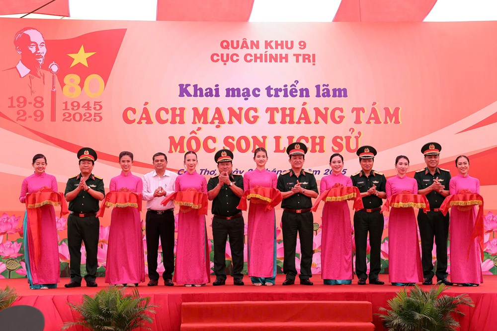 Khai mạc triển lãm chuyên đề 'Cách mạng Tháng Tám - Mốc son lịch sử' - ảnh 1