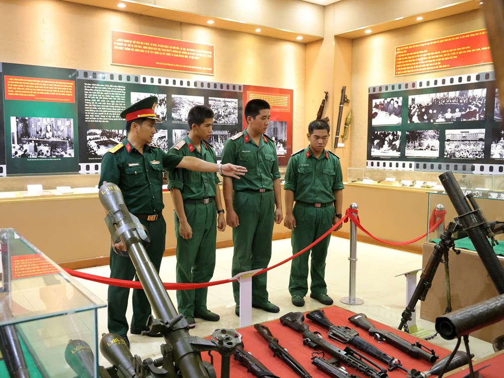 Khai mạc triển lãm chuyên đề 'Cách mạng Tháng Tám - Mốc son lịch sử' - ảnh 10