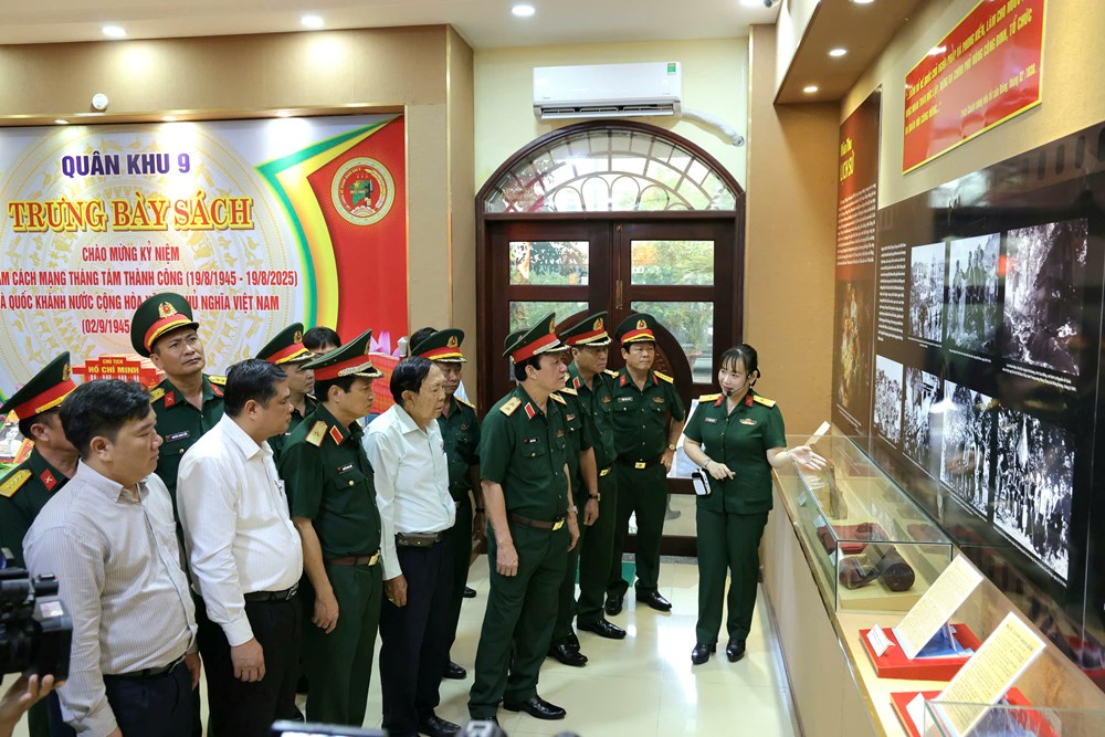 Khai mạc triển lãm chuyên đề 'Cách mạng Tháng Tám - Mốc son lịch sử' - ảnh 3