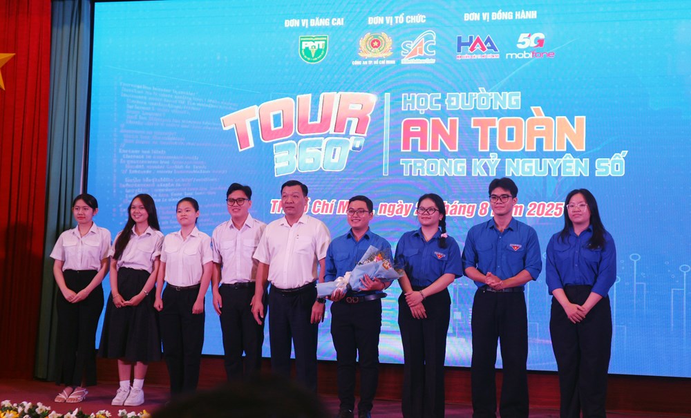 Khởi động ‘Tour 360: Học đường an toàn trong kỳ nguyên số’ - ảnh 2