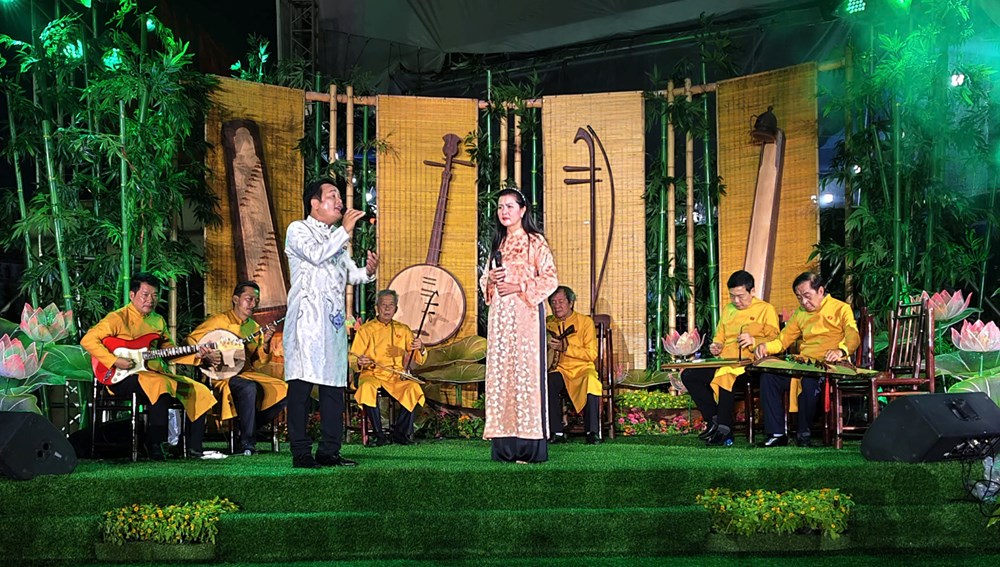 Đờn ca tài tử phương Nam vang lên giữa lòng Hà Nội - ảnh 4