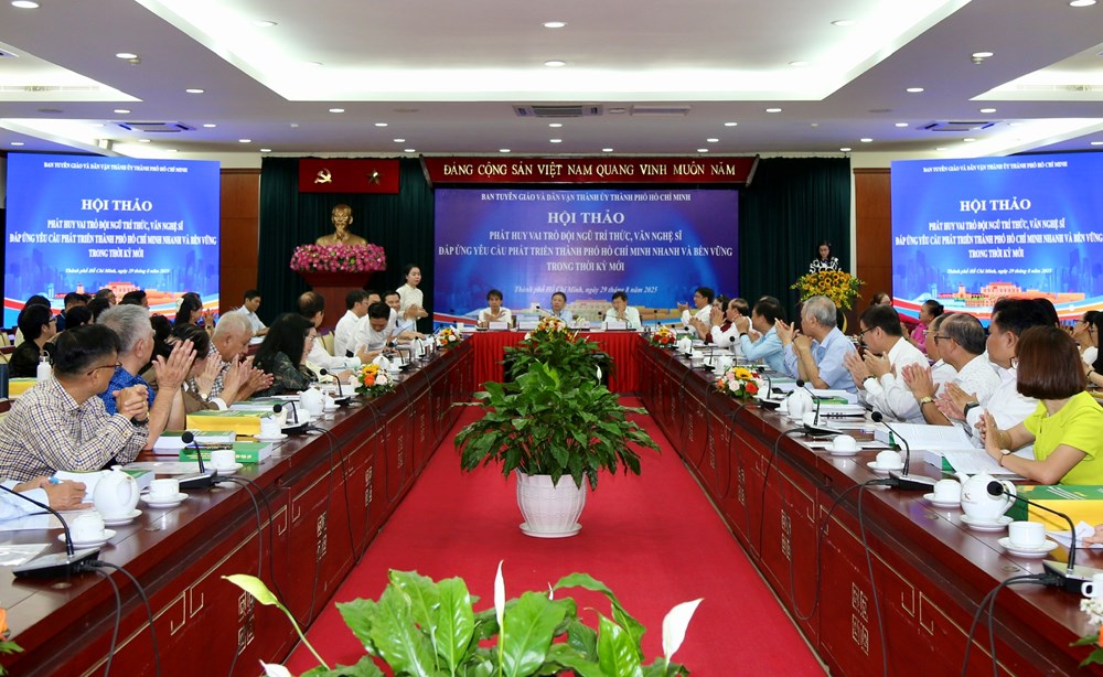 Khẳng định vai trò trí thức, văn nghệ sĩ trong phát triển TP.HCM - ảnh 1