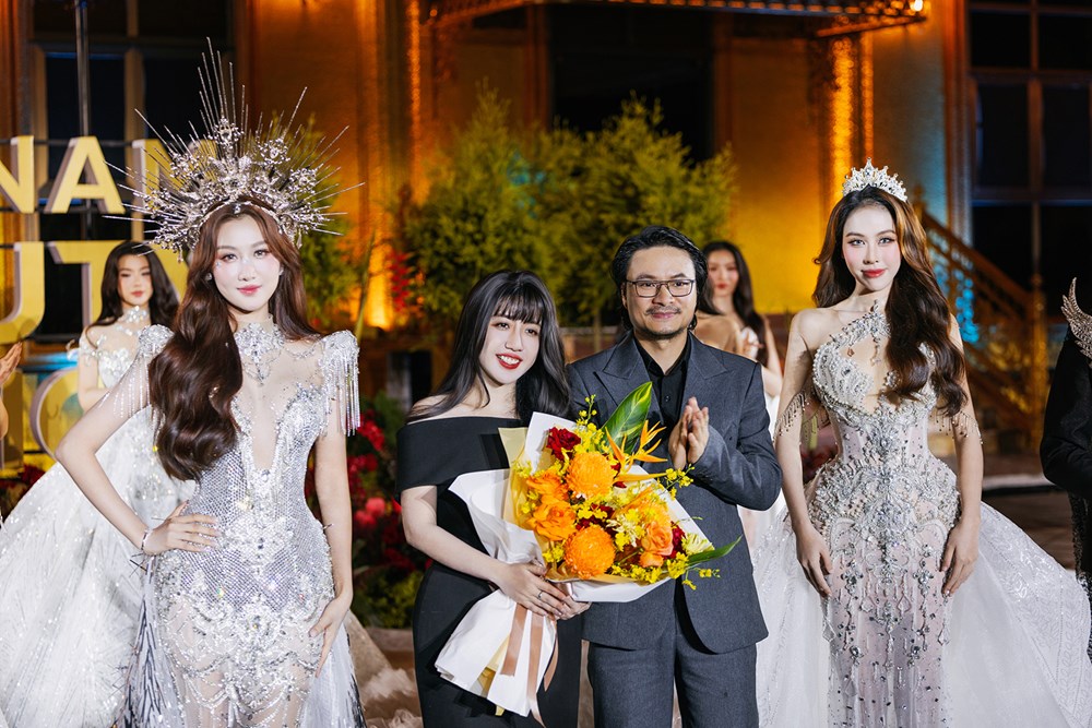 Thí sinh Miss Grand Vietnam 2025 diện áo dài hát mừng Quốc khánh tại show thời trang - ảnh 6