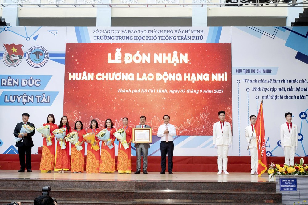 Hơn 2,5 triệu học sinh khai giảng năm học mới - ảnh 1