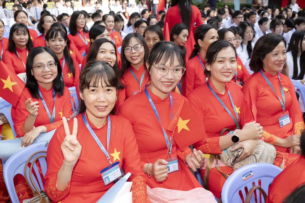 Hơn 2,5 triệu học sinh khai giảng năm học mới - ảnh 7