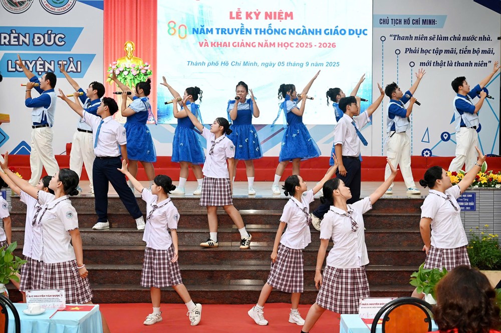 Hơn 2,5 triệu học sinh khai giảng năm học mới - ảnh 6