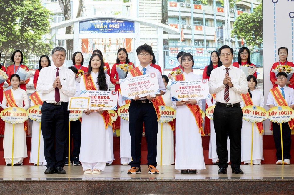 Hơn 2,5 triệu học sinh khai giảng năm học mới - ảnh 5