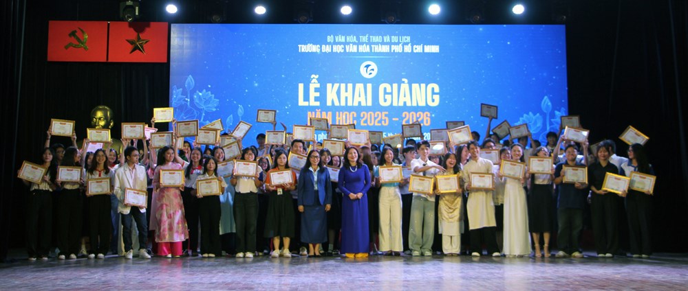 Thủ khoa Trường ĐH Văn hóa TP.HCM đạt 29,36 điểm - ảnh 5