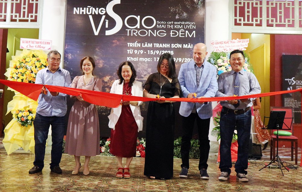 Triển lãm sơn mài 'Những vì sao trong đêm' - ảnh 1