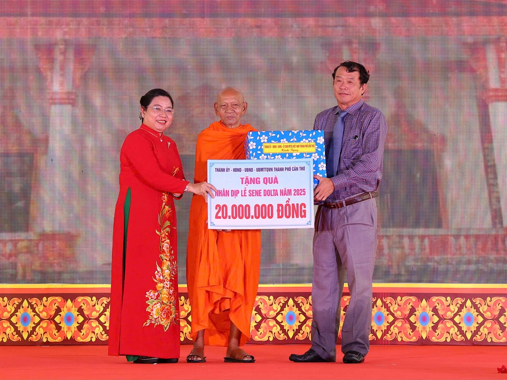 Đồng bào Khmer Cần Thơ vui Lễ Sene Dolta năm 2025 - ảnh 2