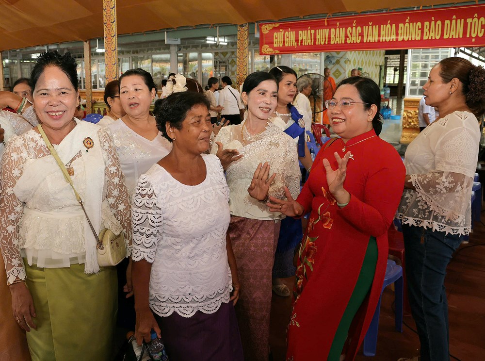Đồng bào Khmer Cần Thơ vui Lễ Sene Dolta năm 2025 - ảnh 5