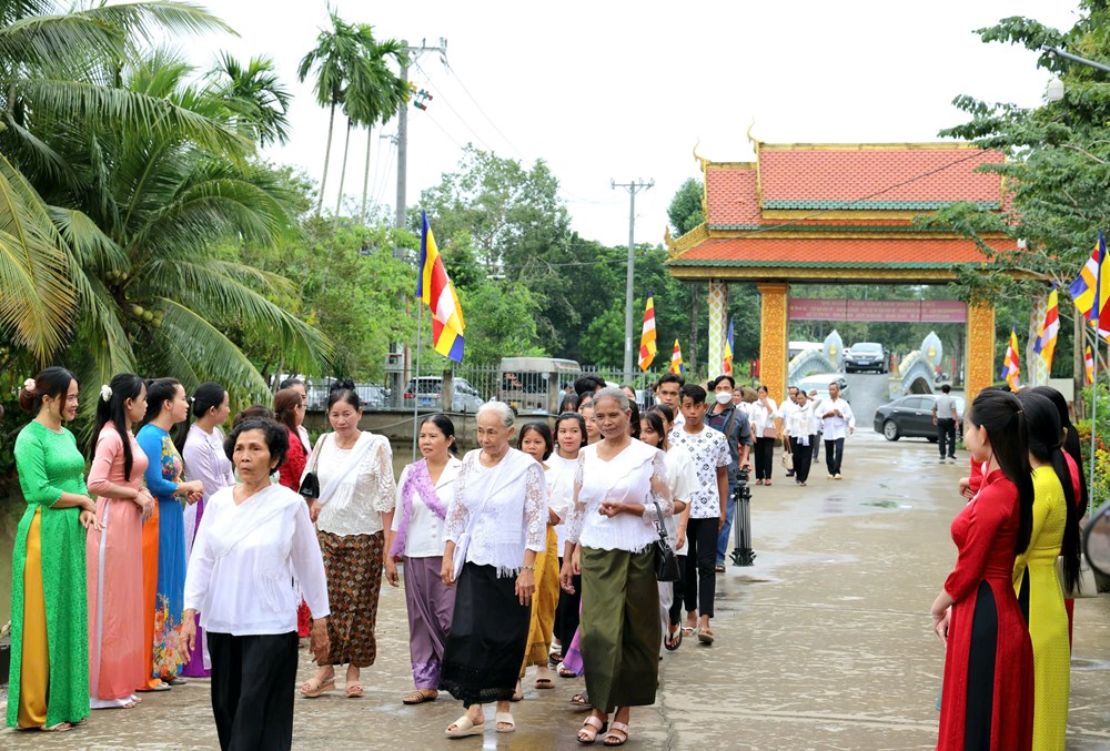 Đồng bào Khmer Cần Thơ vui Lễ Sene Dolta năm 2025 - ảnh 9