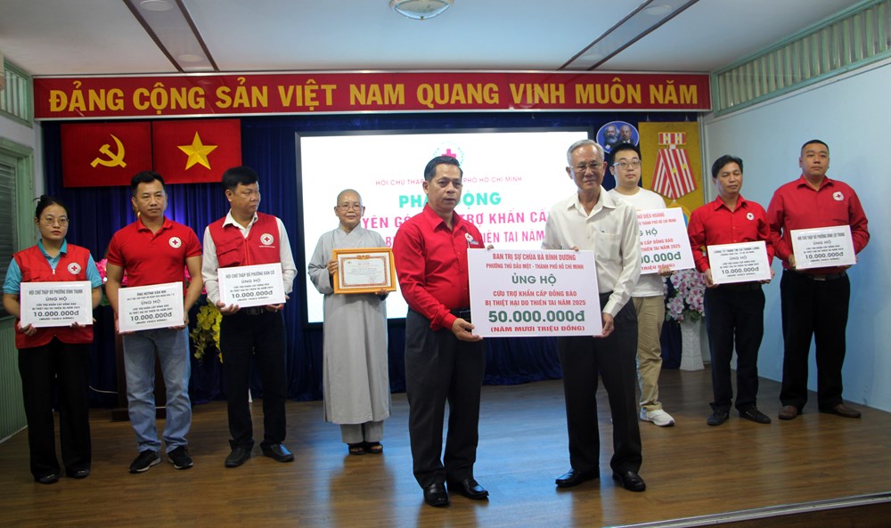Hội Chữ thập đỏ TP.HCM phát động quyên góp cứu trợ đồng bào vùng thiên tai năm 2025 - ảnh 1