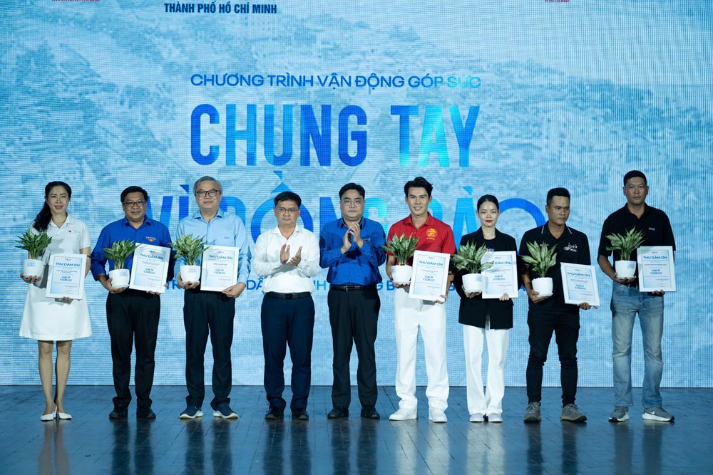 Nghệ sĩ TP.HCM tiếp tục 'Chung tay vì đồng bào' vùng bão lũ - ảnh 3