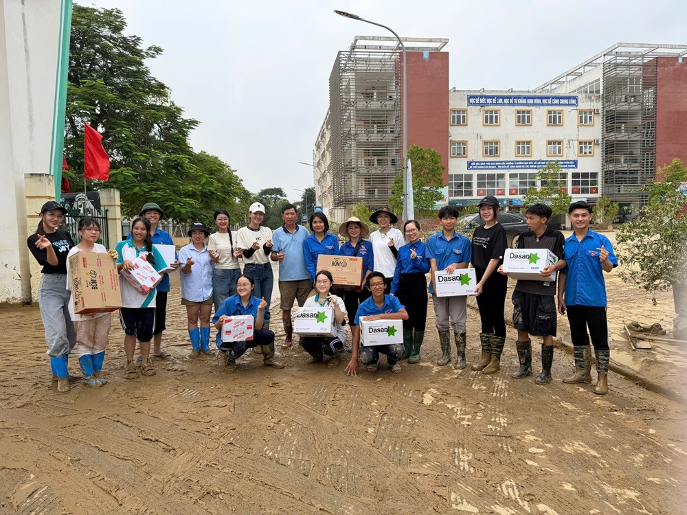 Dàn Hoa hậu, Á hậu đến Thái Nguyên dọn dẹp bùn đất, góp hơn 300 triệu đồng khắc phục bão lũ - ảnh 5