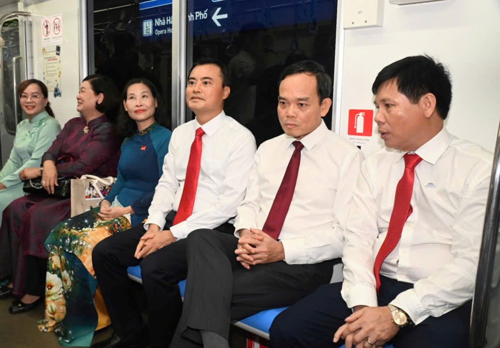Đoàn đại biểu Đại hội Đảng bộ TP.HCM dâng hương tưởng nhớ các Vua Hùng - ảnh 10