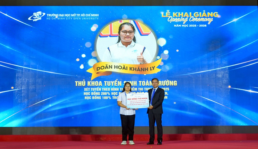 Trường ĐH Mở TP.HCM trao học bổng hơn 50 tỉ đồng - ảnh 2