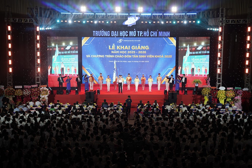 Trường ĐH Mở TP.HCM trao học bổng hơn 50 tỉ đồng - ảnh 1