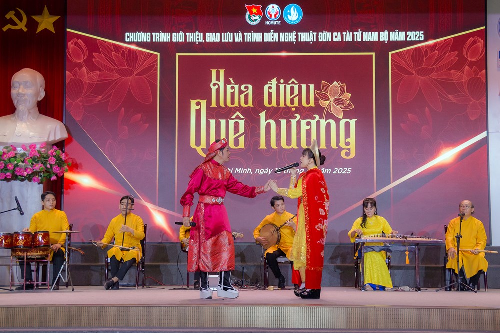 Sinh viên kỹ thuật 'gặp gỡ' Đờn ca tài tử Nam Bộ - ảnh 1
