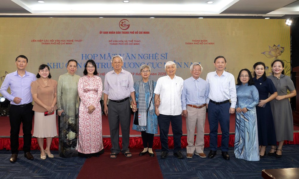 Họp mặt văn nghệ sĩ Khu căn cứ R - ảnh 6