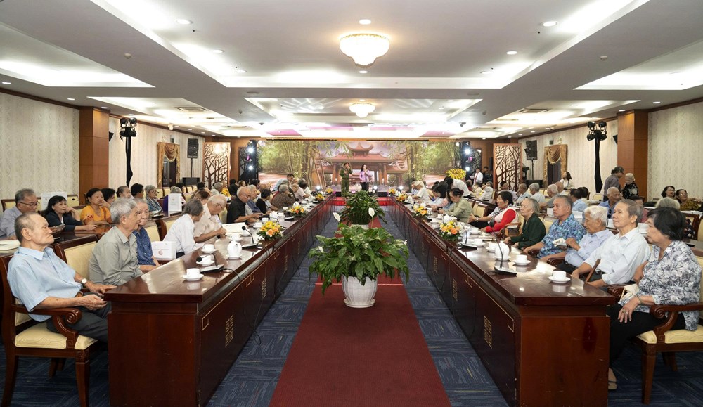 Họp mặt văn nghệ sĩ Khu căn cứ R - ảnh 3