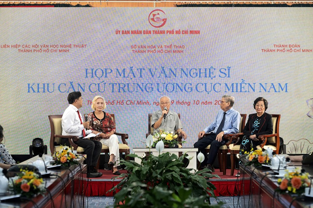 Họp mặt văn nghệ sĩ Khu căn cứ R - ảnh 5