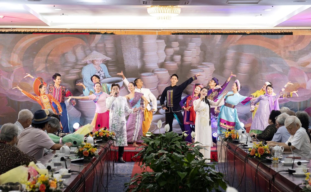Họp mặt văn nghệ sĩ Khu căn cứ R - ảnh 4