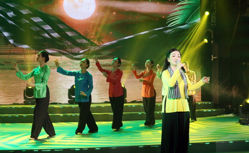 Xúc động chương trình giao lưu, trình diễn ‘Giai điệu từ những vần thơ’ - ảnh 7