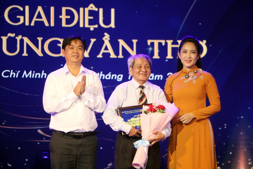 Xúc động chương trình giao lưu, trình diễn ‘Giai điệu từ những vần thơ’ - ảnh 5