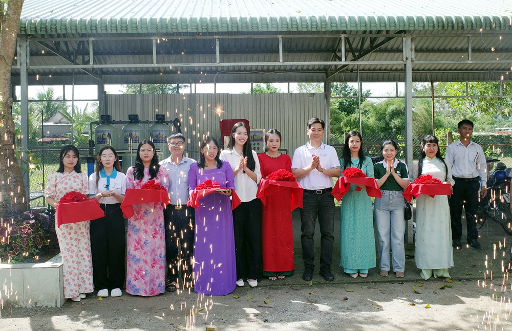 Hoa hậu Thanh Thủy mang 'Nước sạch' đến với người dân An Giang - ảnh 2