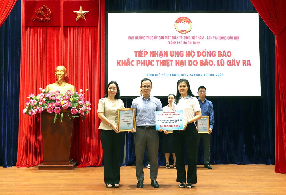 TP.HCM tiếp nhận hơn 6,4 tỉ đồng ủng hộ đồng bào vùng bão lũ - ảnh 1