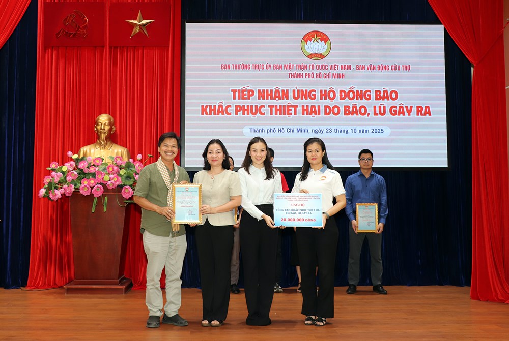 TP.HCM tiếp nhận hơn 6,4 tỉ đồng ủng hộ đồng bào vùng bão lũ - ảnh 2