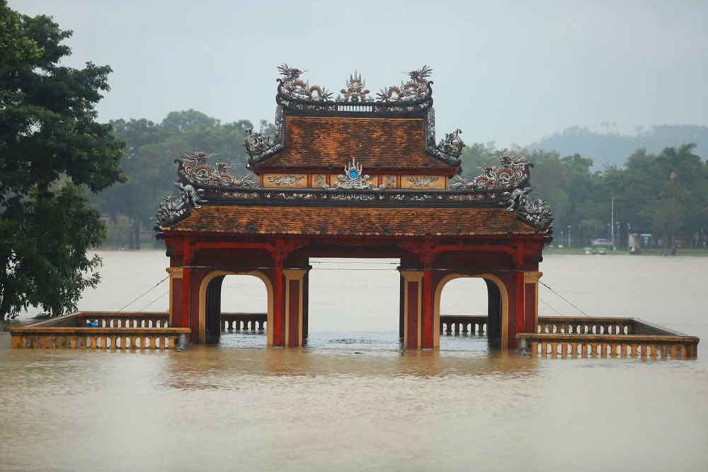 Tạm ngưng đón khách tại di tích Huế - ảnh 1