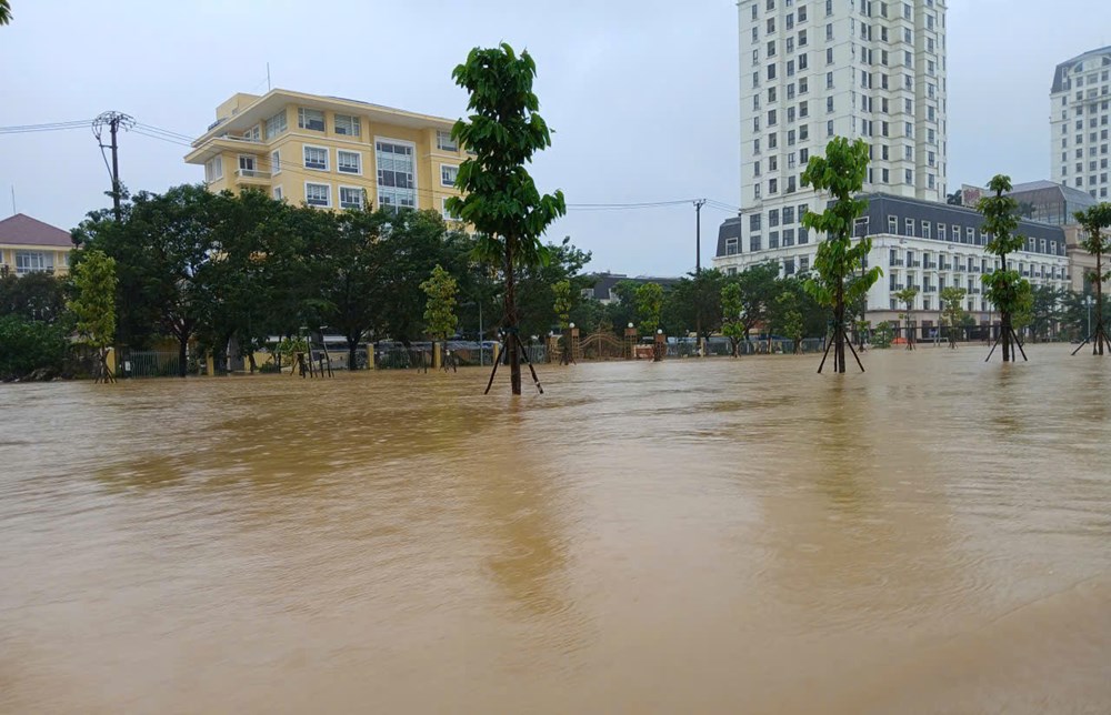 Mưa lũ lịch sử ở Huế, 32 phường, xã chìm trong nước  - ảnh 2